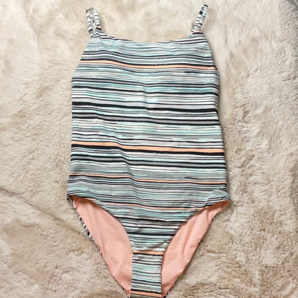 Roxy One Piece size Large